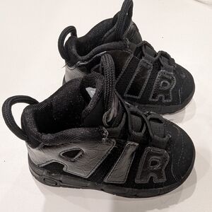 Nike Black Sneakers Sporty Design